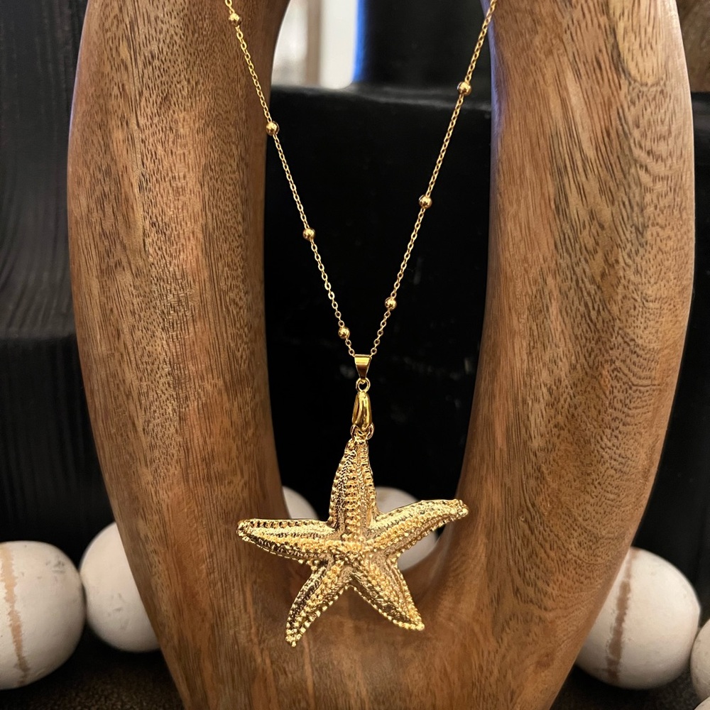 Gold Starfish Pendant Necklace